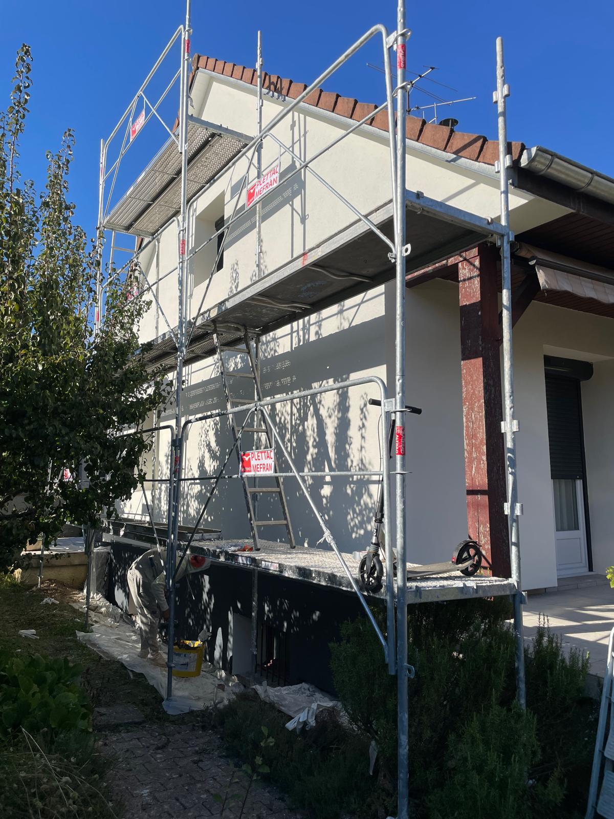 Échafaudage ITE — maison à étage